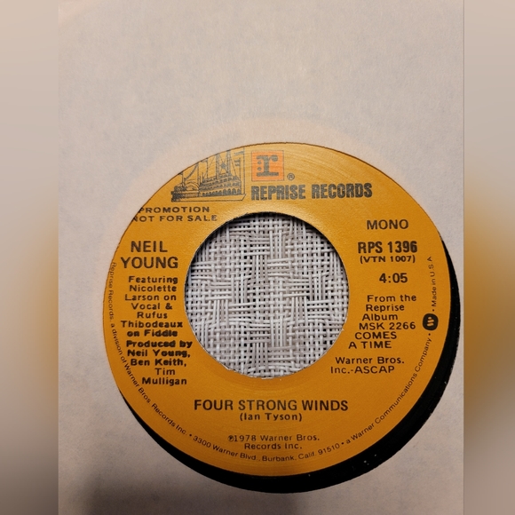 Neil Young "Four Strong Winds" 35 rpm excellent condition. - Picture 1 of 3